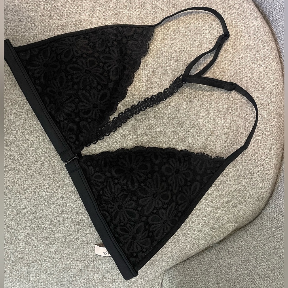VICTORIA’S SECRET-Black Bralette Size medium